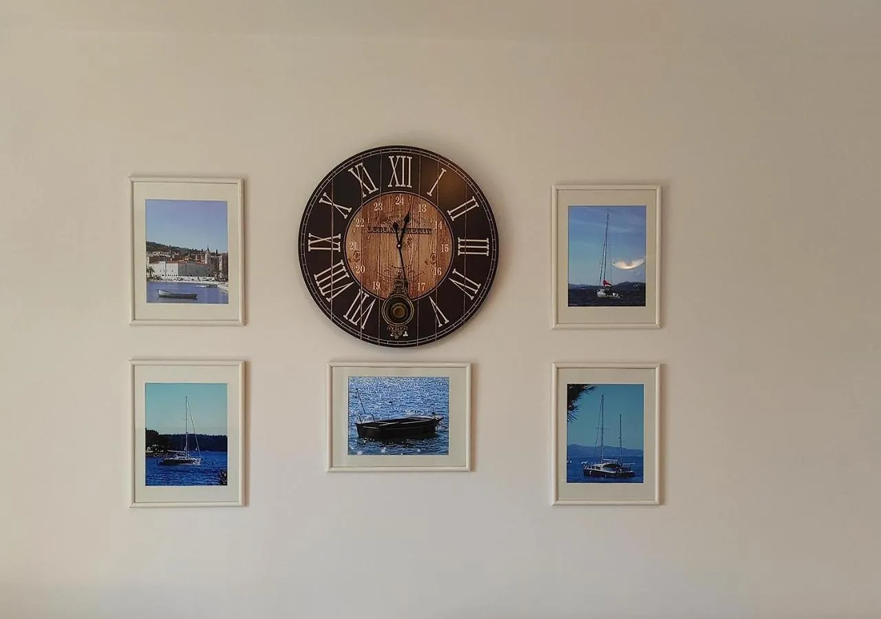 Apartment Idlerocks Trogir 0*,